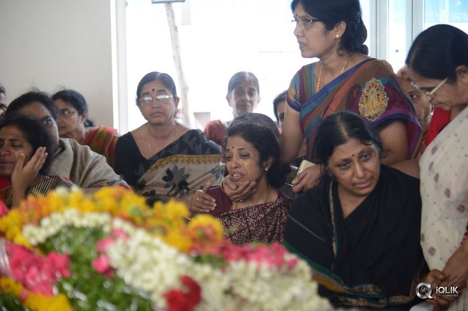 Celebs-Pay-Condolences-to-C-Narayana-Reddy